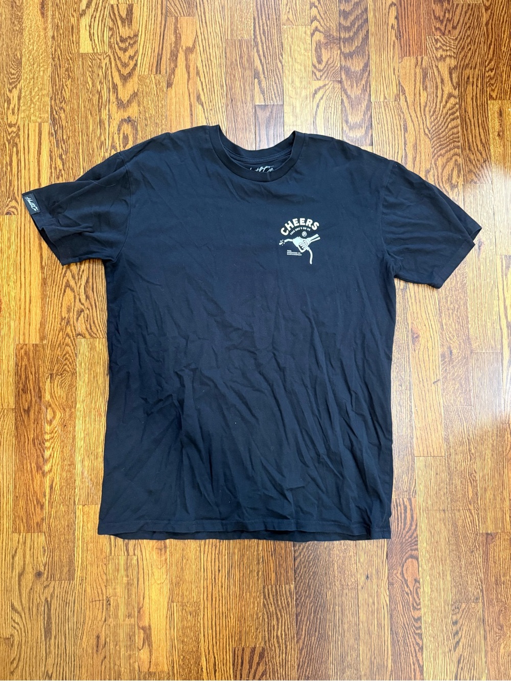 Men's Black 'Cheers' Graphic Short Sleeve Tee